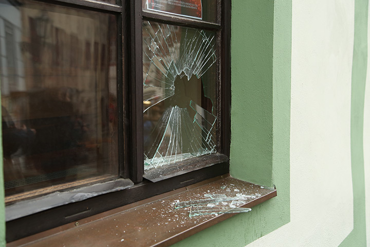 A2B Glass are able to board up broken windows while they are being repaired in Isle Of Dogs.
